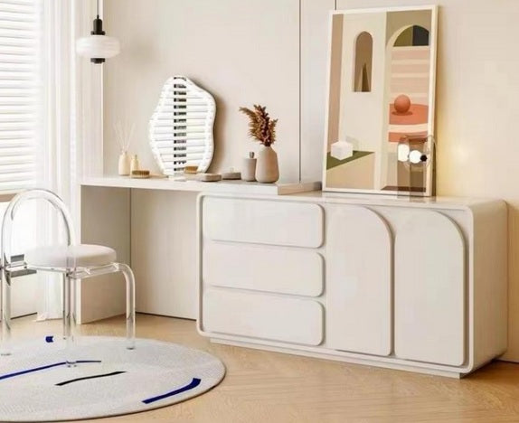 LEXIS Vanity Table